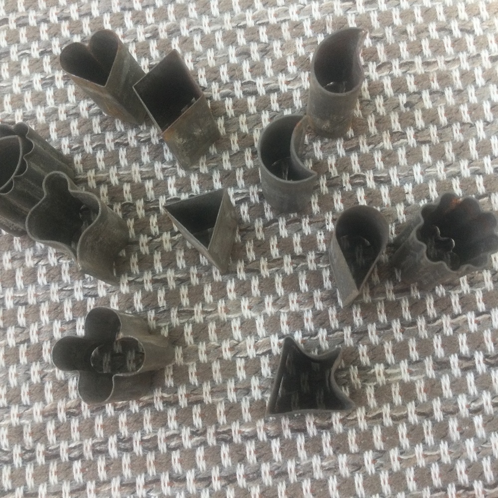Minature cookie cutters in small tin. Vintage